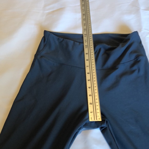 Womens size medium gray Marika ankle length legging with cutout - Picture 4 of 9